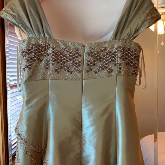 Formal gown - Picture 2 of 7